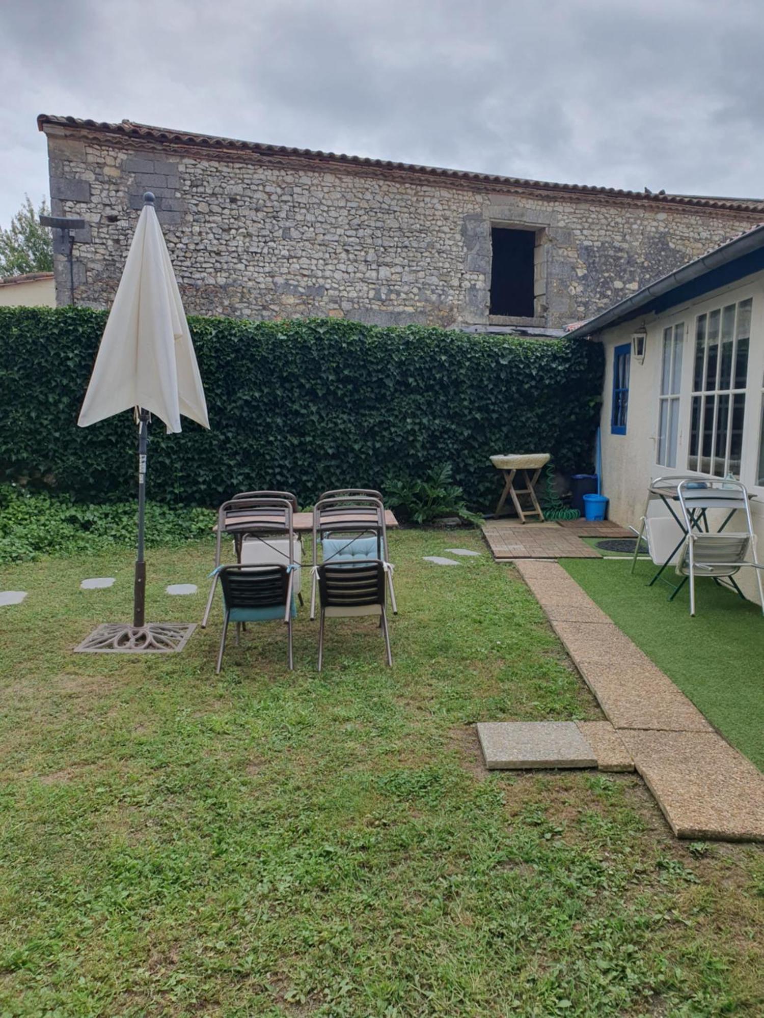 La Maison De Jeanne Lesparre-Médoc Exteriör bild